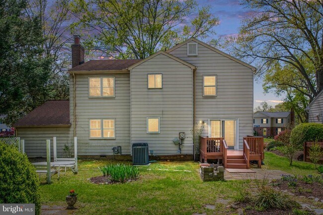 Foto del edificio - 6917 Stoneybrooke Ln