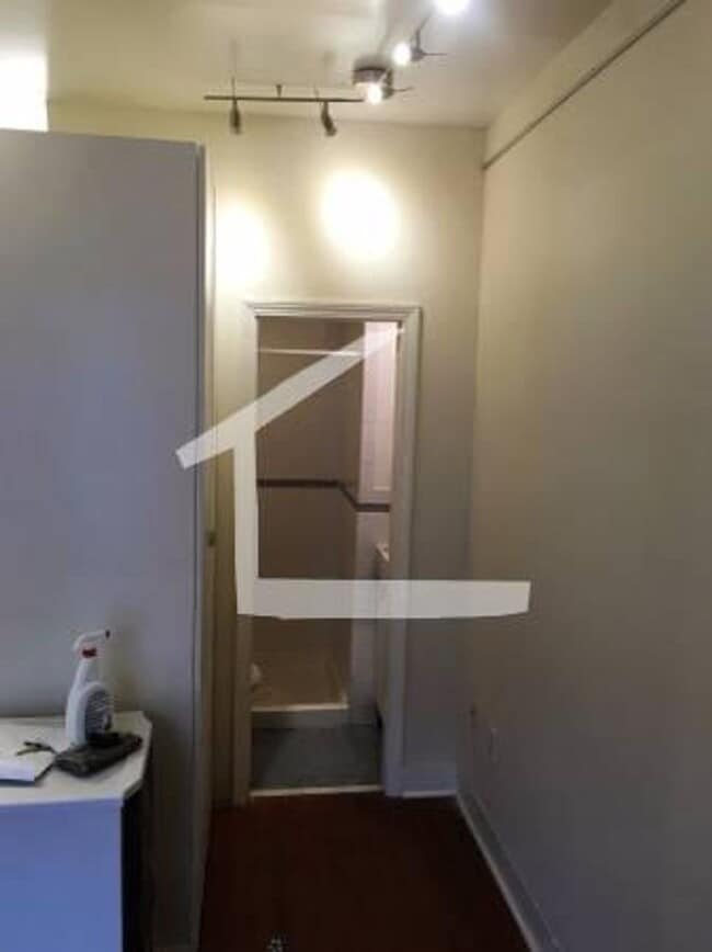 Building Photo - Studio Apartment Close to BU and the Green Line
