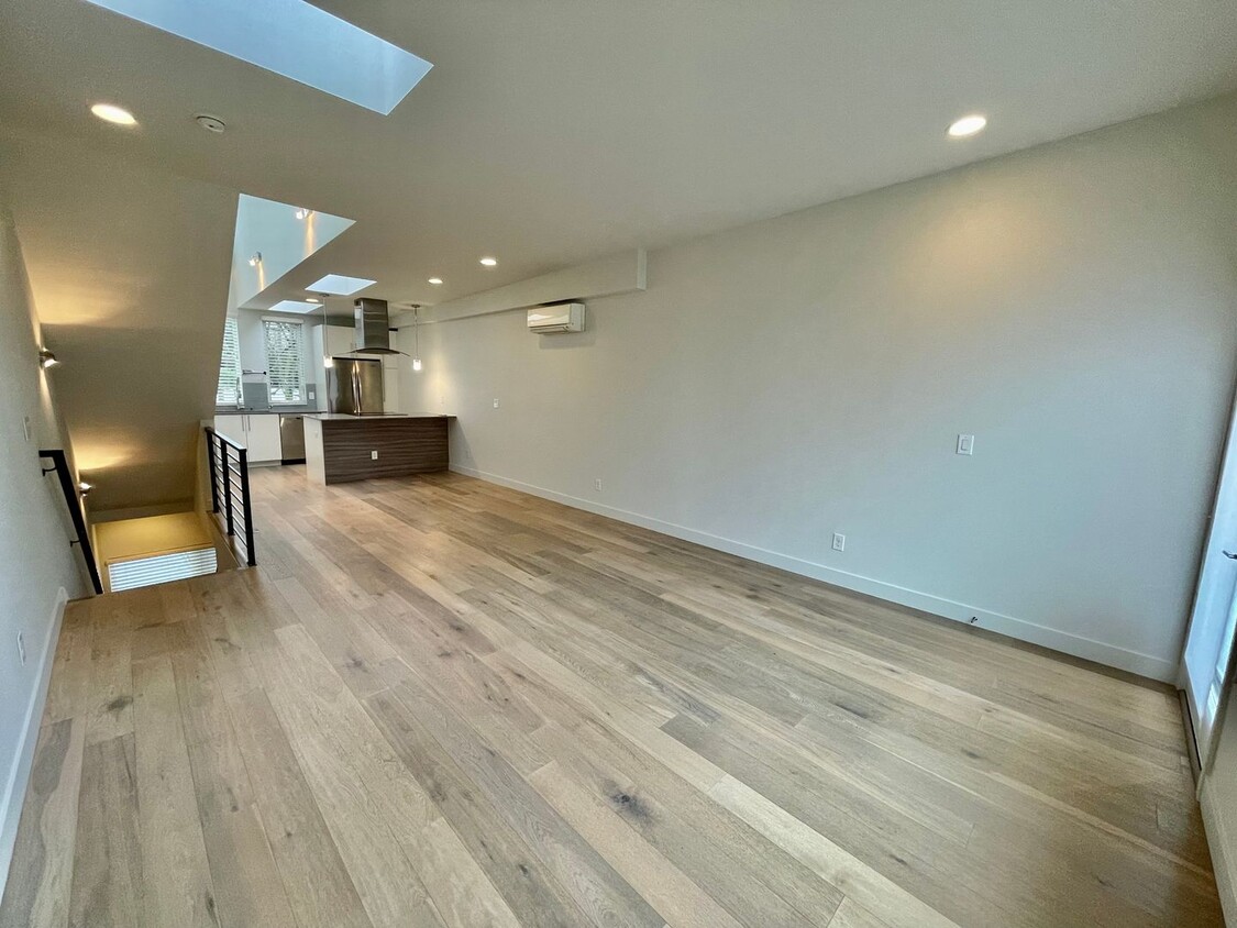 Primary Photo - Exceptional Fremont Townhome - Amazing Loc...