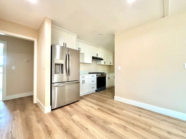 Building Photo - 2013 Victoria