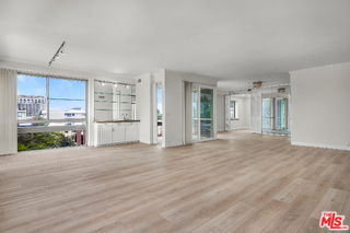 Foto del edificio - 320 N Maple Dr