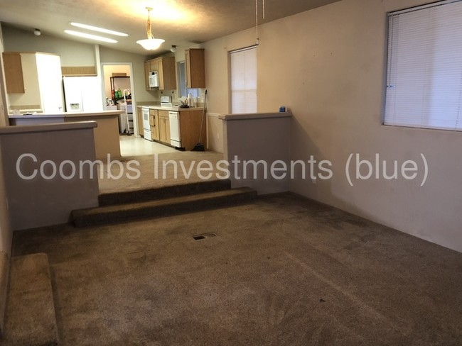 Building Photo - Quiet living on more than an acre of land!