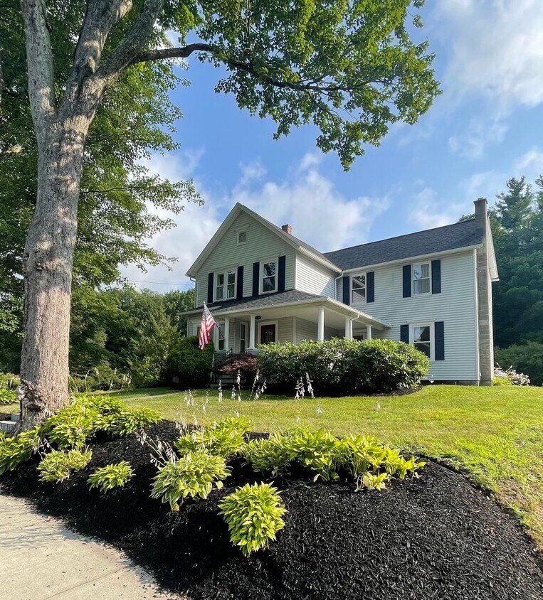 Primary Photo - Exceptional 4-Bedroom Home for Rent in Dal...