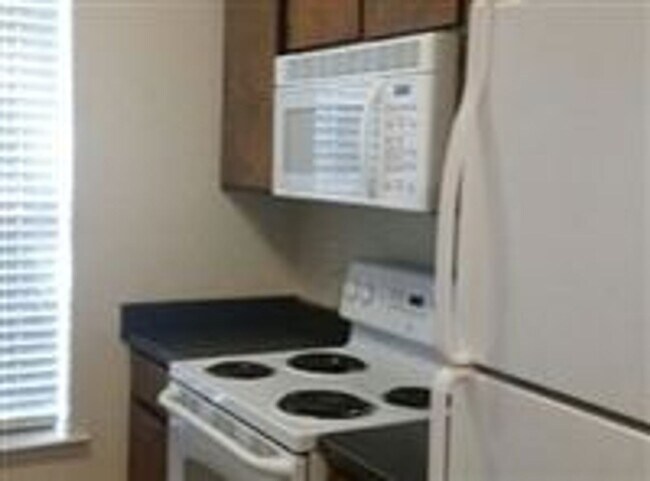 Foto del edificio - Great 2 bedroom duplex in convenient location