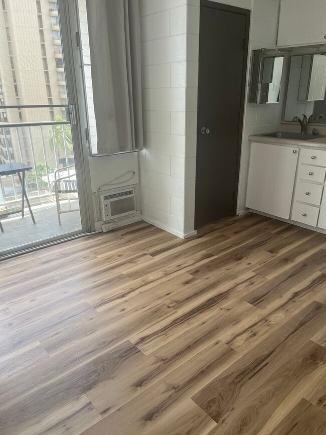 Foto del edificio - Recently Remodeled Studio In The Heart of Waikiki.