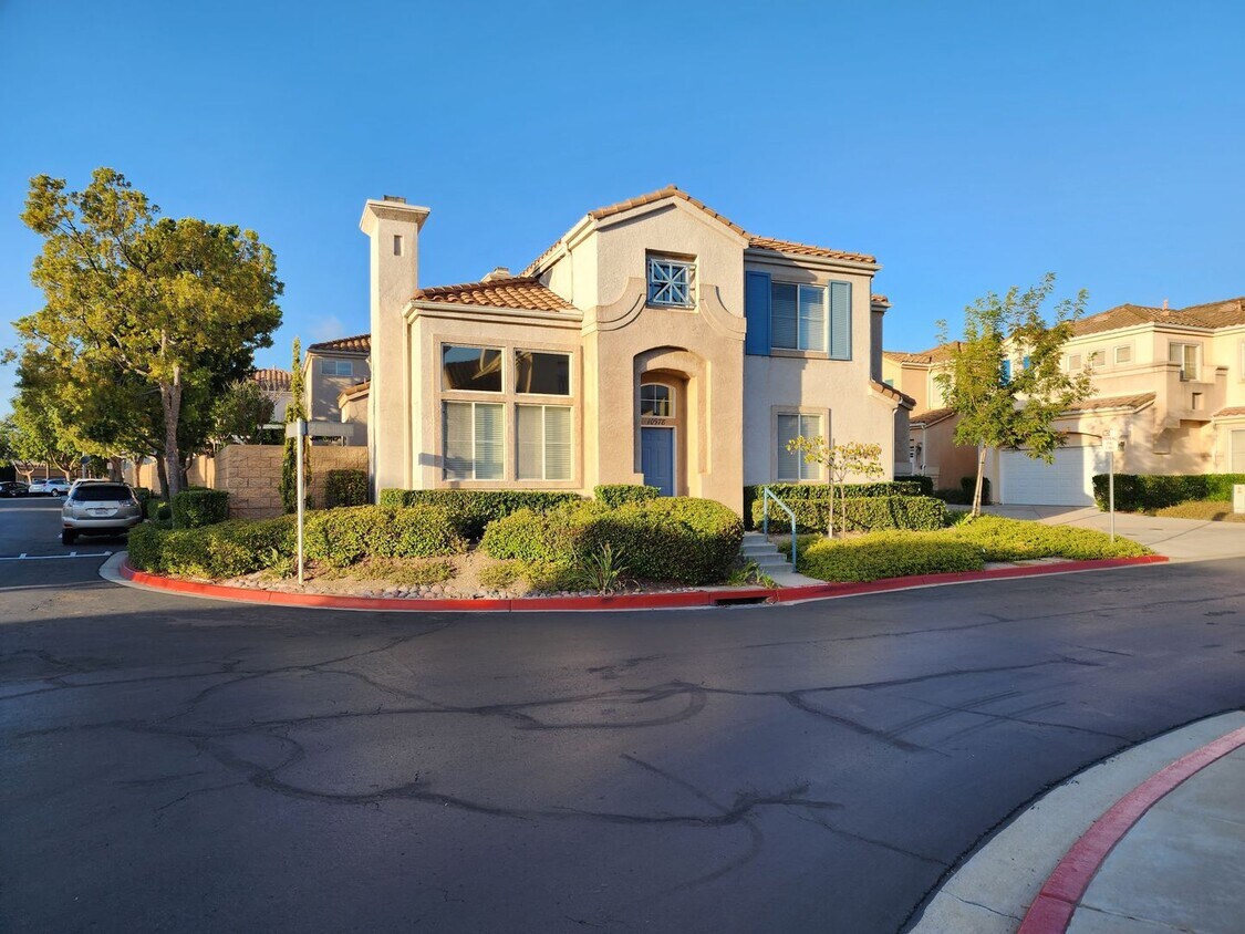 Primary Photo - Gorgeous 4 br./3 bath home, close to highl...