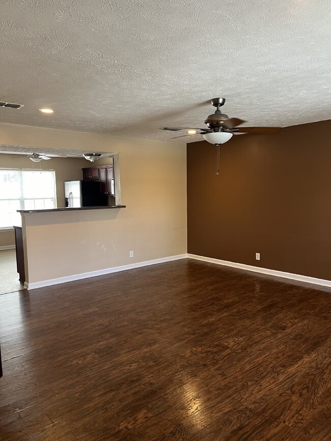 Foto del edificio - "Charming 2-Bed, 2.5-Bath Townhouse with 1...