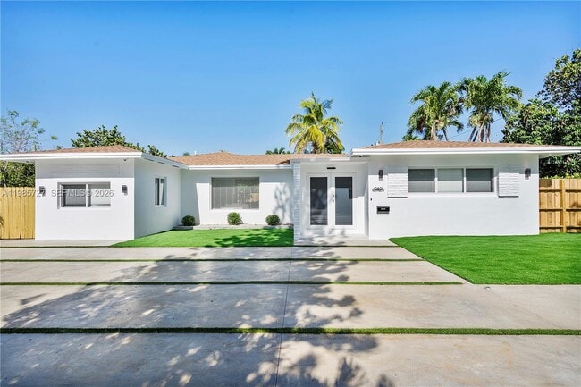 Building Photo - 10801 Peachtree Dr