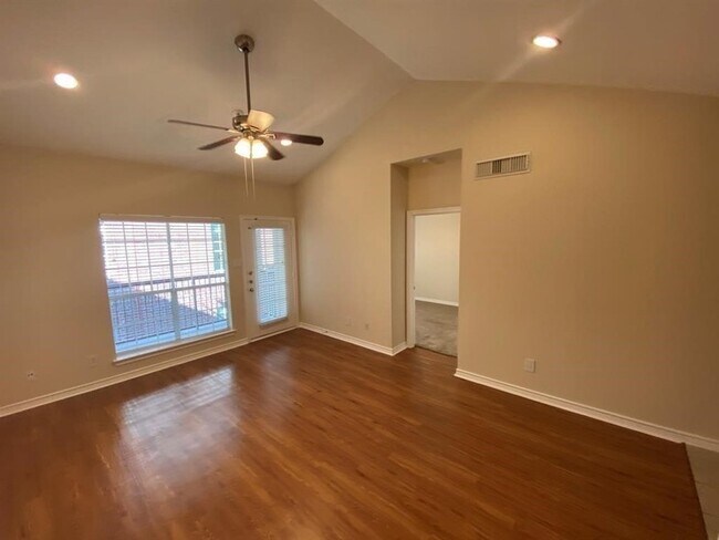 Foto del edificio - 1901 Post Oak Park Dr