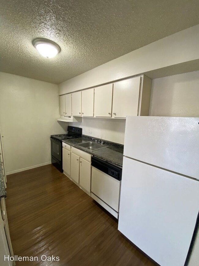Foto del edificio - 1501 Holleman Dr
