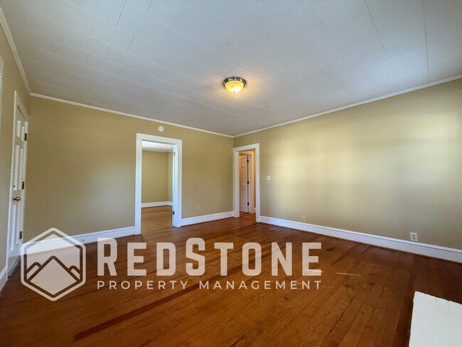 Foto del edificio - 927 E Haggard Ave