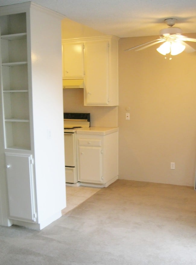 Building Photo - 3825 Riviera Dr