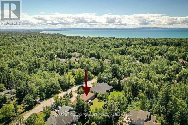 Building Photo - 11 Twin Pines Dr