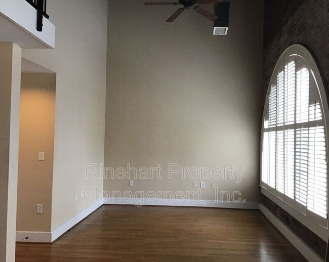 Foto del edificio - 212 E Main St