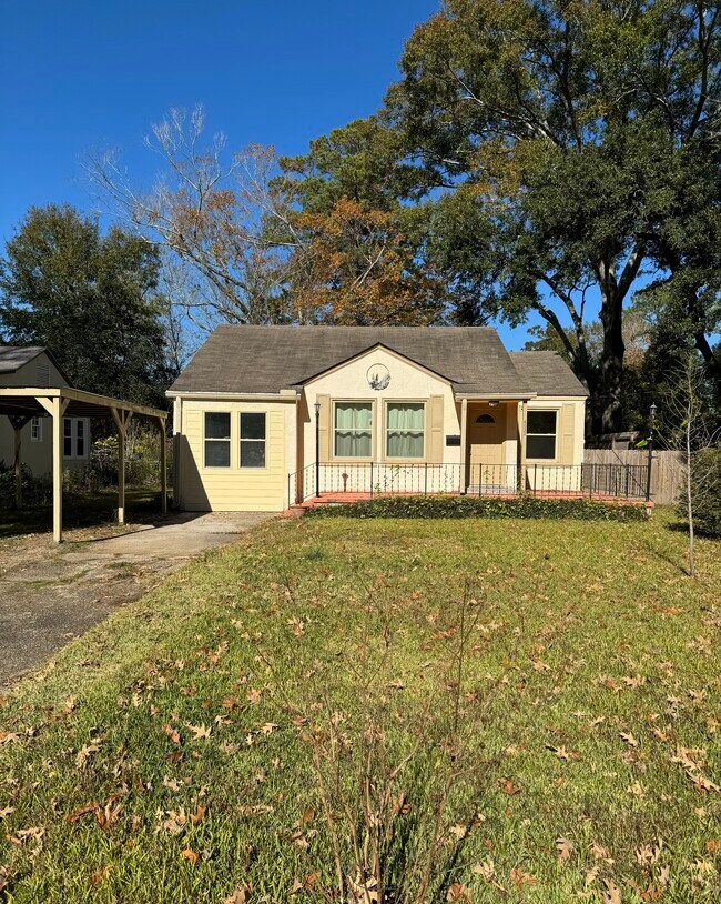 Building Photo - 6033 Arden Pl