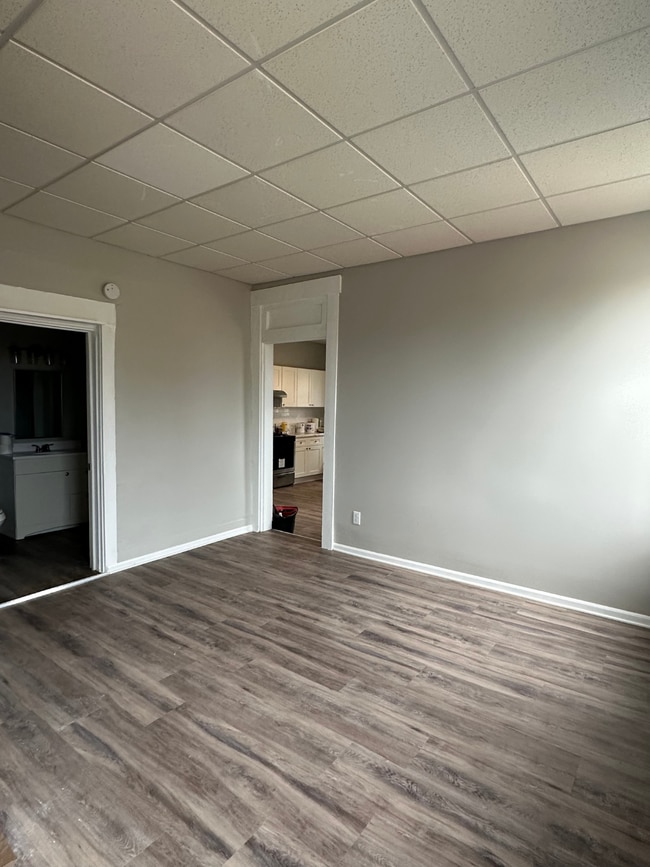 Building Photo - 603