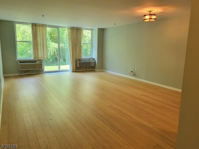 Foto del edificio - 300 Main St