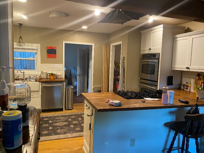 Foto del edificio - 116 W College St