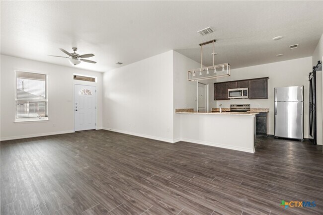 Foto del edificio - 5219 Rose Gdn Lp