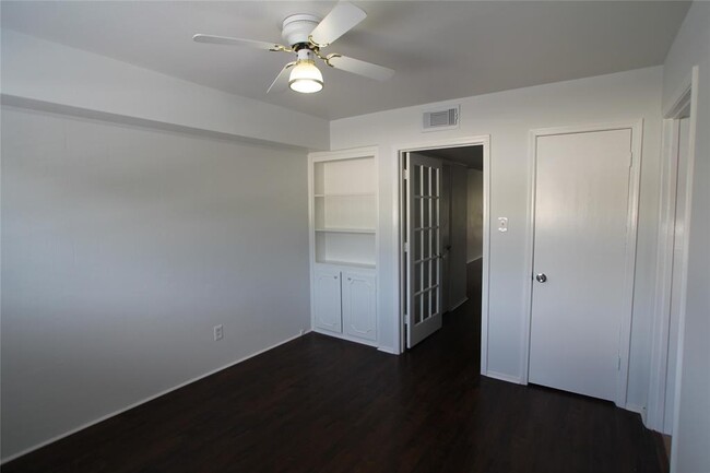 Foto del edificio - 463 N Post Oak Ln