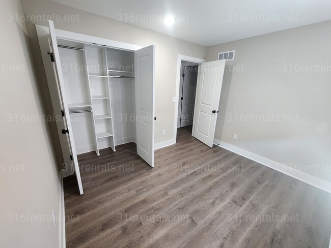 Building Photo - 5258 N Plumthicket St