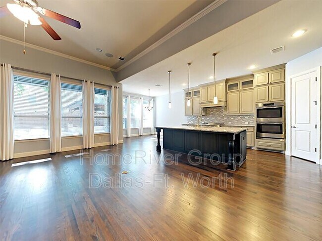 Building Photo - 5609 Heron Dr E