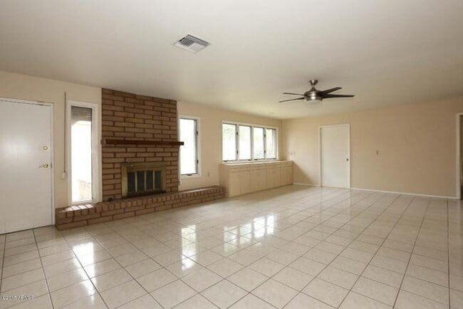 Building Photo - Unique 4 Bed/2 Bath Home in South Scottsdale