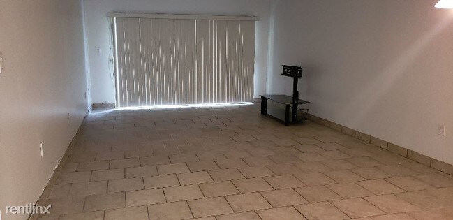 Building Photo - 107 Fontainebleau Blvd