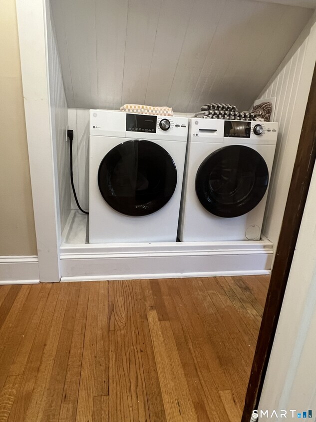 450 Davidson St Unit 3, Bridgeport, CT 06605 - Room for Rent in ...