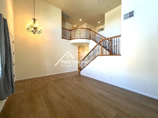 Foto del edificio - Spacious 4bd/3ba Elk Grove Home!