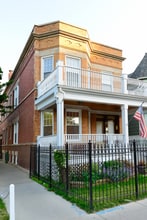 Building Photo - 2519 W Montrose Ave