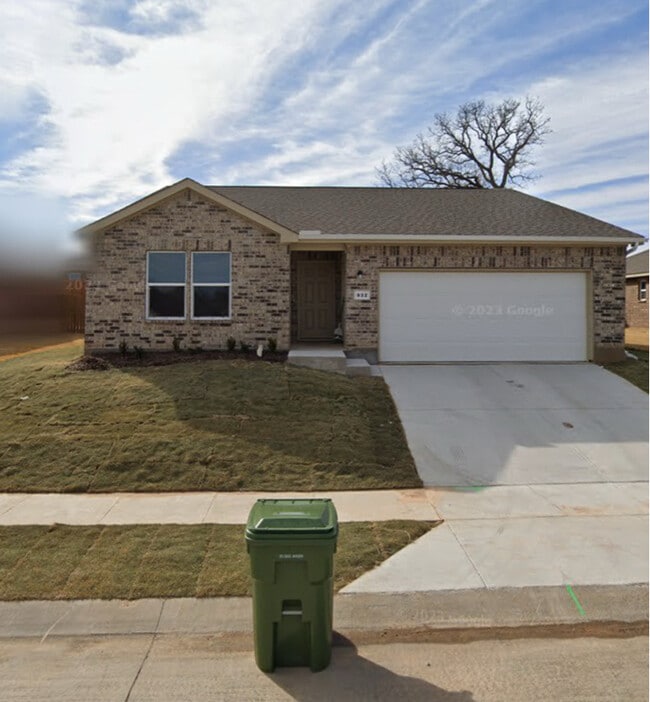 Building Photo - 932 Avagail Ave