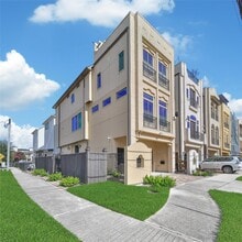 Building Photo - 2301 Couch St
