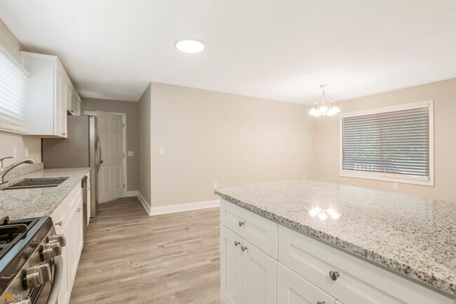 Foto del edificio - 5215 Hiram Lithia Springs Rd SW