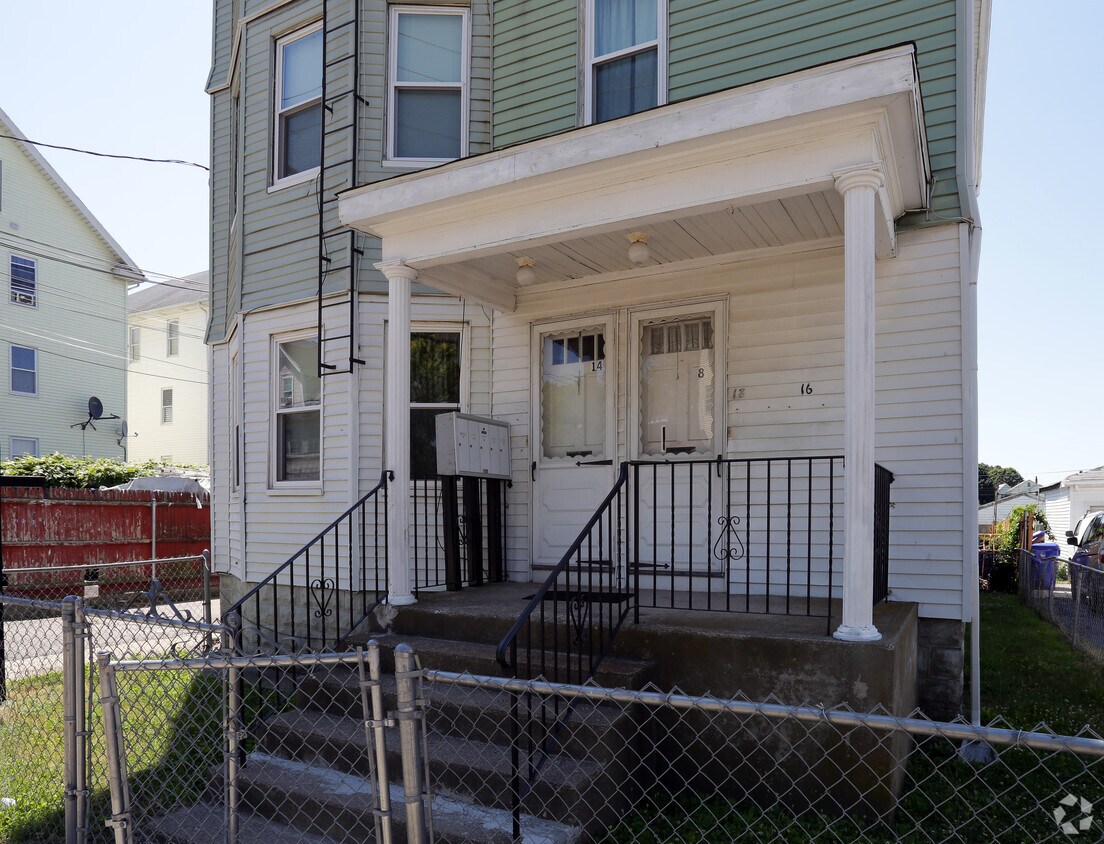 Building Photo - 14-16 Privet St