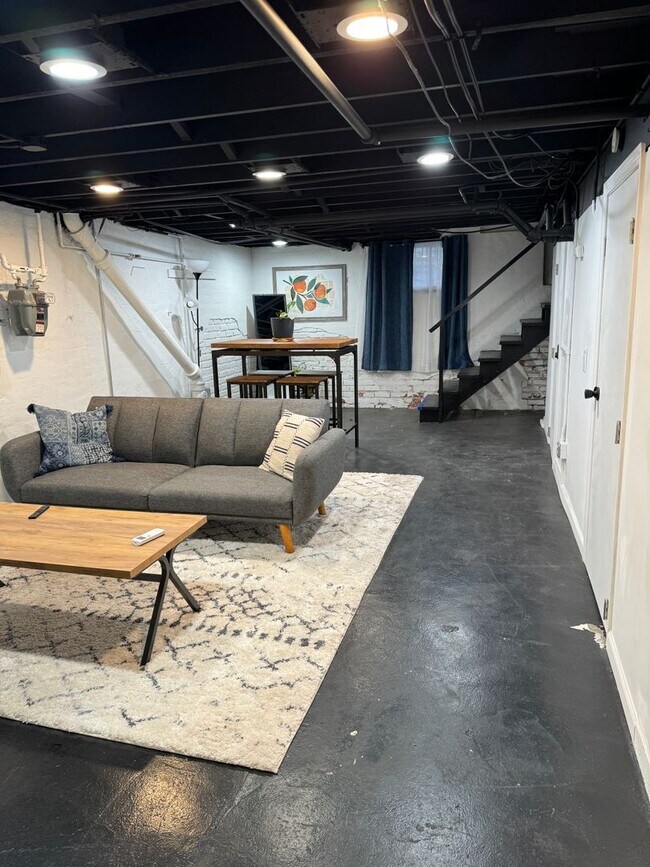 Building Photo - 115 N 41st St