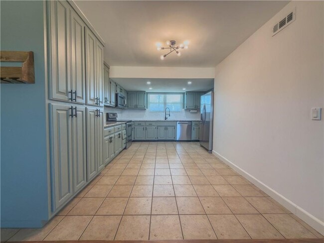 Building Photo - 2713 W Fir St