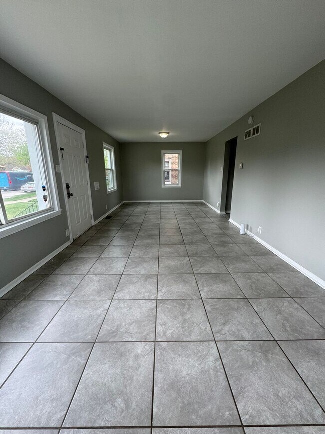 Foto del edificio - Beautiful 3-bedroom house for Rent AVAILAB...