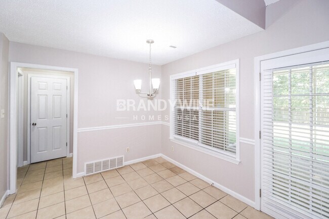 Foto del edificio - 2376 Oak Springs Dr