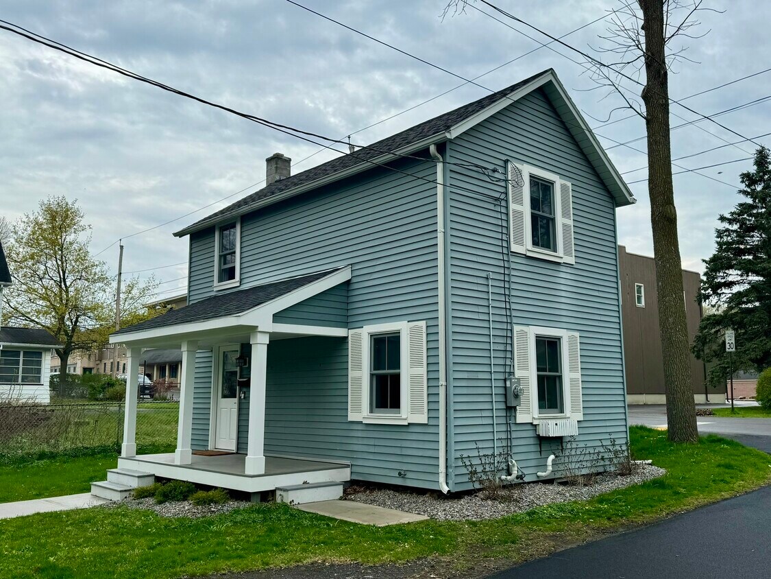 15 Line St, Pittsford, NY 14534 House Rental in Pittsford, NY