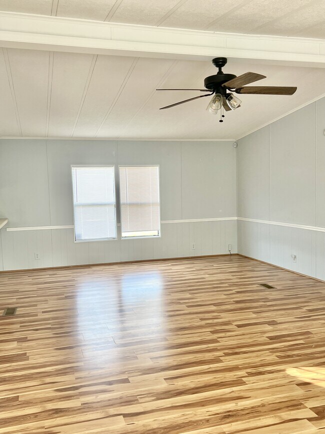 Foto del edificio - 451 Lonnie Raker Ln