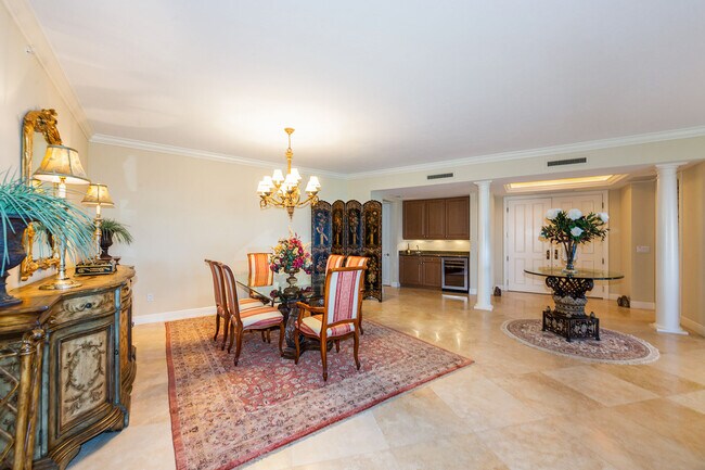 Foto del edificio - 8787 Bay Colony Dr