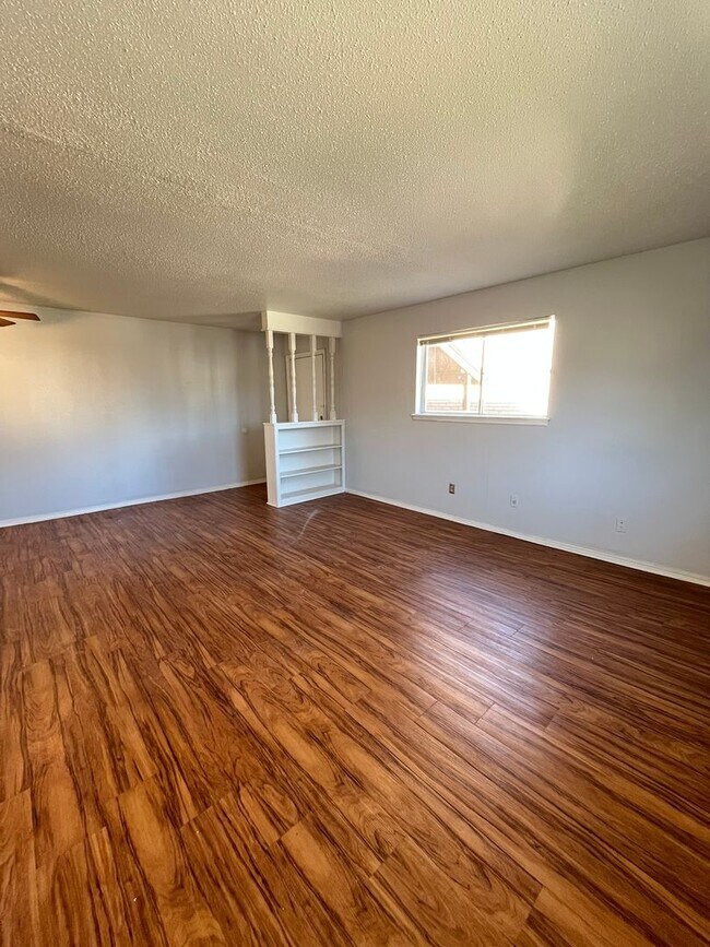 Foto del edificio - Spacious 1 bed 1 bath apartment