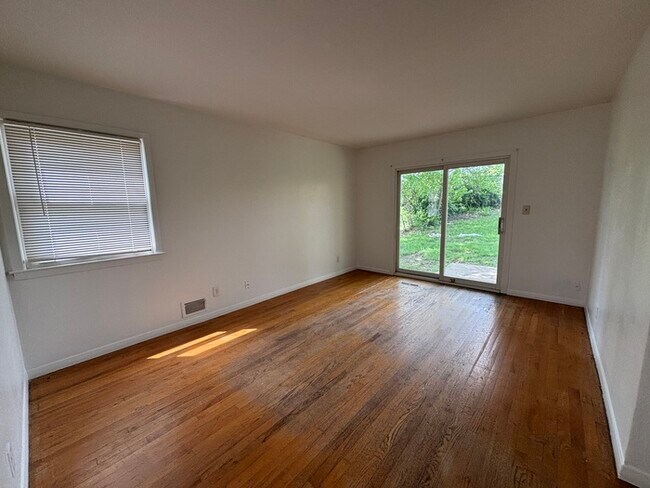 Foto del edificio - Charming 2 Beds, 1 Bath Half Duplex