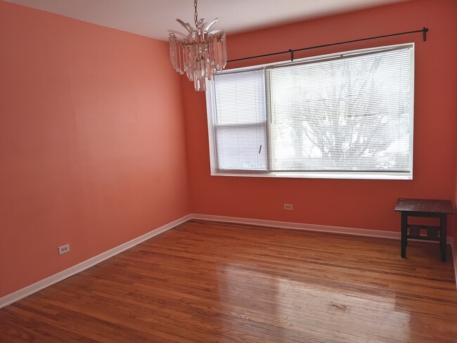 Building Photo - 4915 N Avers Ave