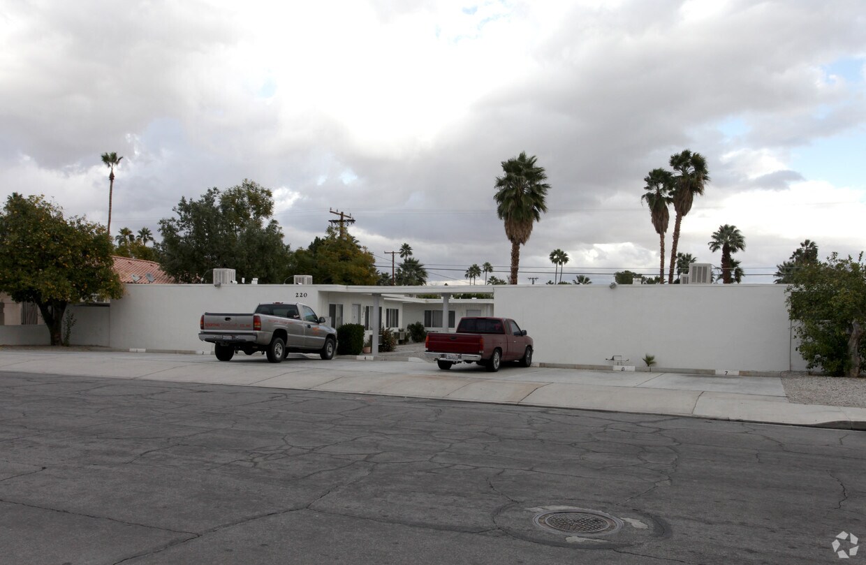 Primary Photo - 220 S Saturnmino Dr