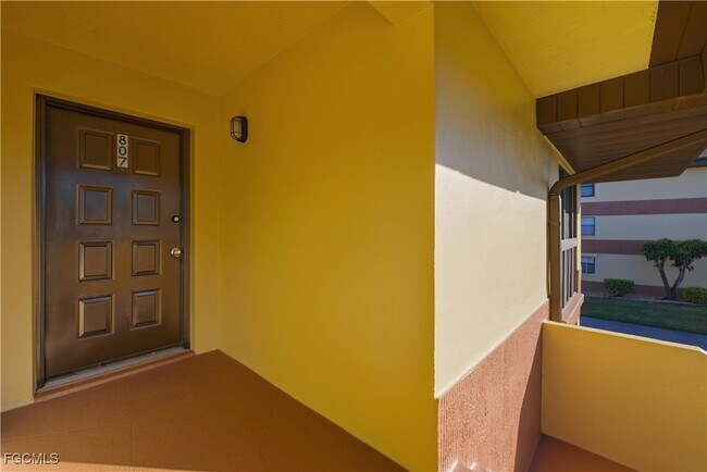 Foto del edificio - 6150 Whiskey Creek Dr