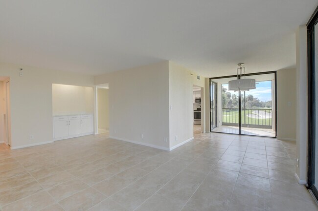 Building Photo - 6797 Willow Wood Dr