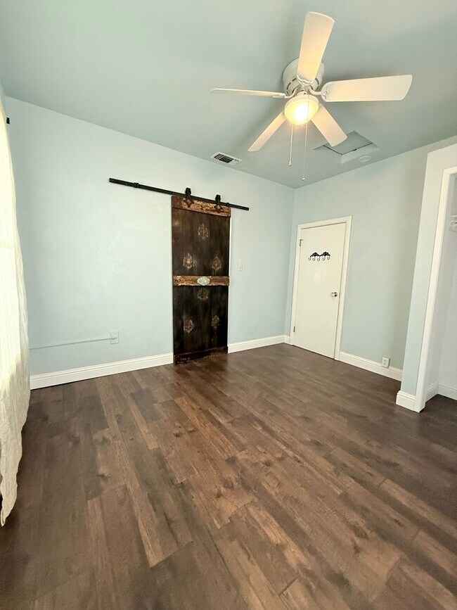 Foto del edificio - *Charming 2 Bedroom Home in Roseville’s Historic District with Bonus Detached Space*