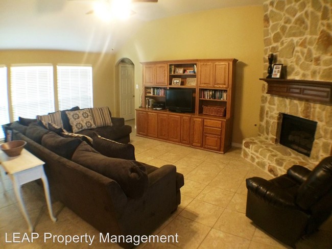 Building Photo - 4 br, 3.5 bath House - 2520 Old Stables Dr.
